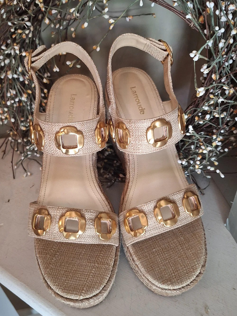 Larroude (Lux) Espadrille Sandals with Gold Accents Beige Wedge Sz 8